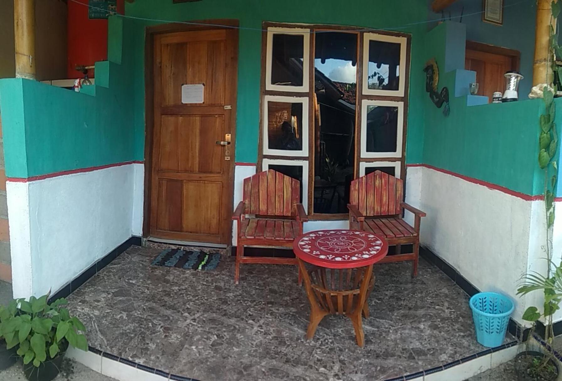 Harry'S Ocean House Watukarung Homestay Kalak Zimmer foto